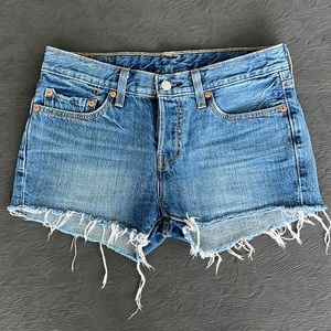 Womens Vintage Levi Strauss 501 cut off Jean denim shorts - medium blue size 26